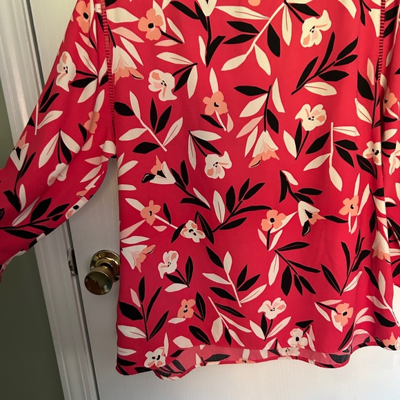Really pretty red top with lantern sleeves floral accent - Picture 5 of 5